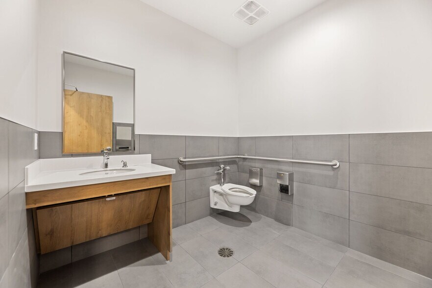 More Photos Of 3301 Enterprise Dr, Rowlett Warehouse For Sale