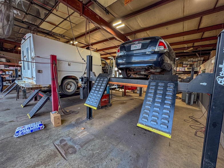 More Photos Of 8600 Gravois Rd, Saint Louis Auto Repair For Sale