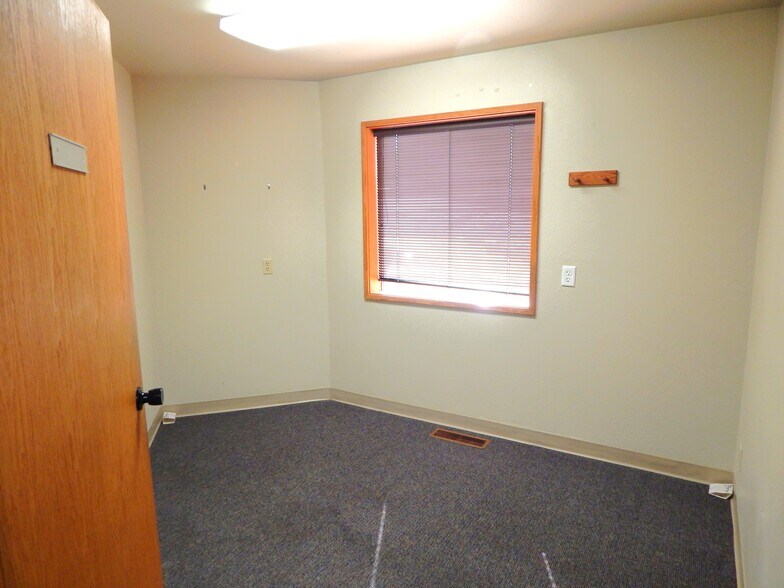 More Photos Of 272 Medical Loop, Roseburg Office For Sale
