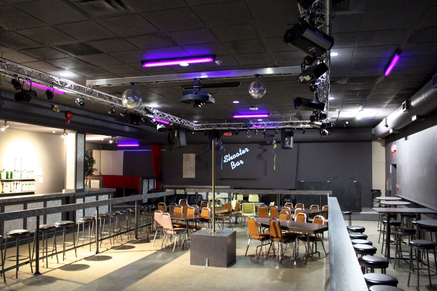 More Photos Of 14 St Sw, Medicine Hat, Alberta SW, Medicine Hat Bar For Sale