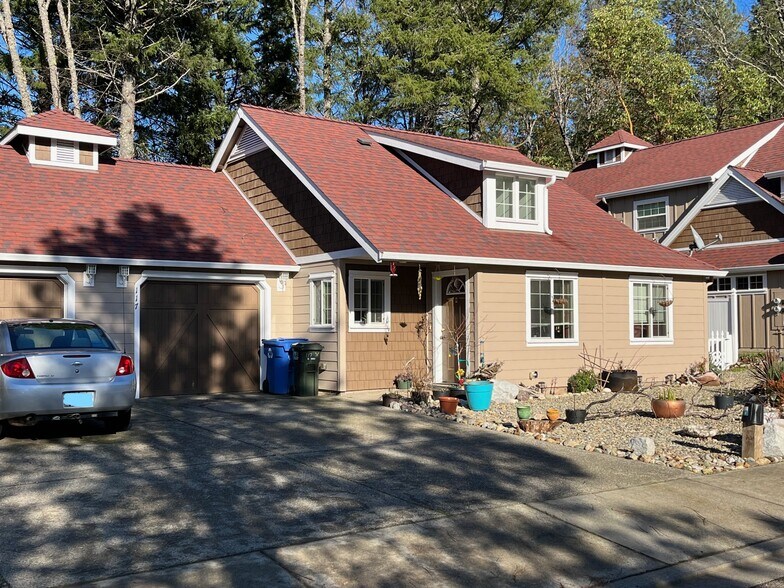 Primary Photo Of 117 N Junction Ave, Cave Junction Apartments For Sale