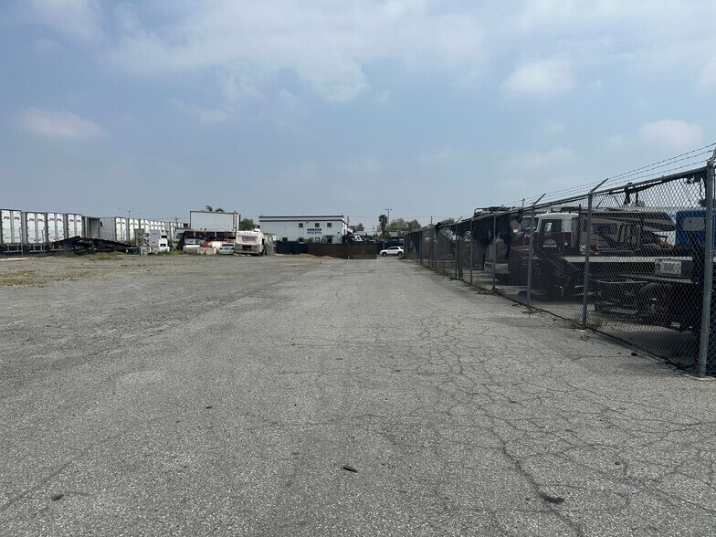 More Photos Of 15176 Whittram Ave, Fontana Service For Lease