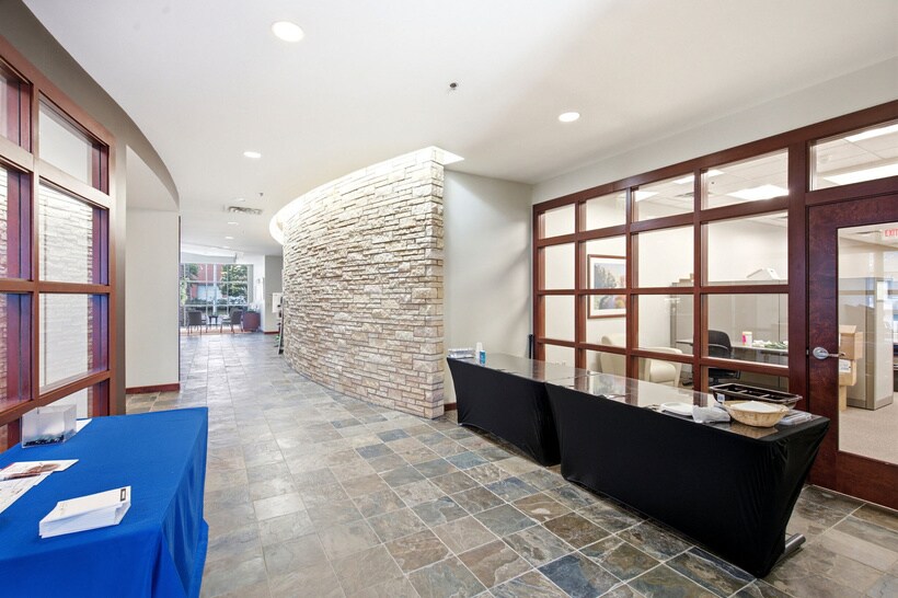 More Photos Of 1335 Industrial Blvd, Minneapolis Office For Sale