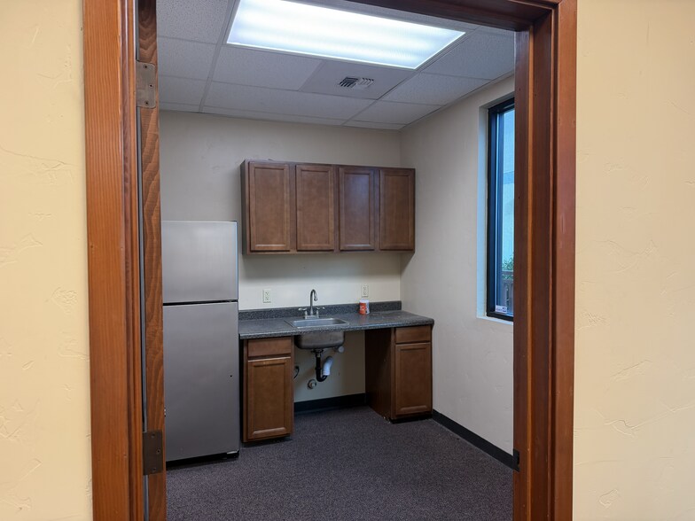 More Photos Of 1414 E F St, Oakdale Office For Sale