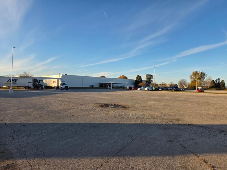 More Photos Of 300 Airport Rd, Ames Warehouse For Lease