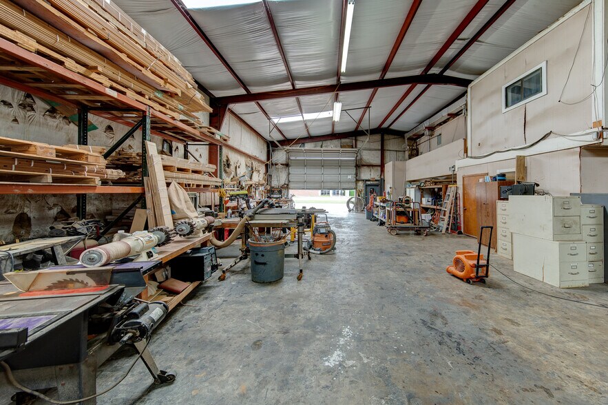 More Photos Of 10002 Grover Ln, Houston Warehouse For Sale