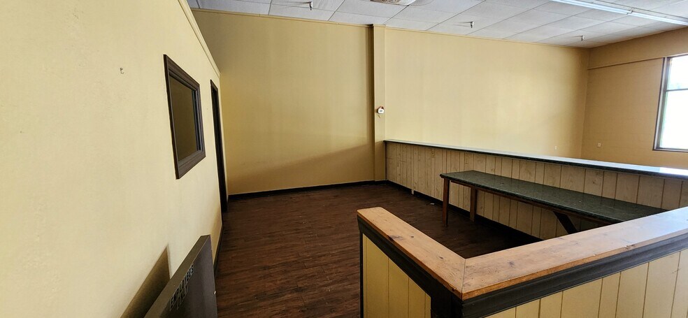 More Photos Of 568 E Main St, Independence Storefront For Lease