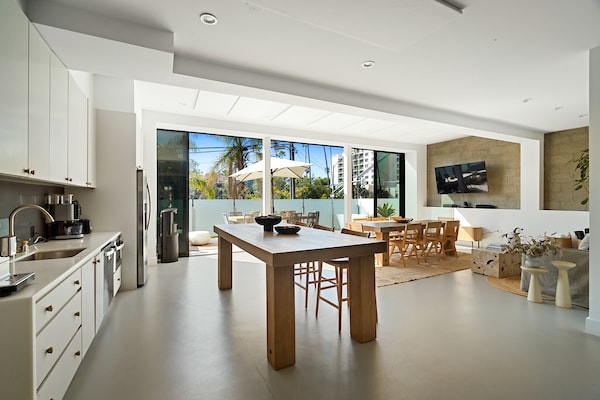 More Photos Of 2210 Main St, Santa Monica Office Residential For Sale