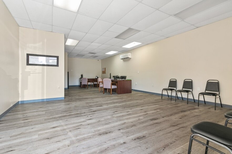 More Photos Of 6701 Beach Blvd, Jacksonville Freestanding For Lease