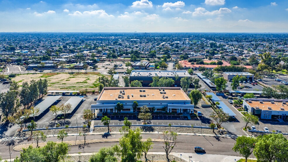 More Photos Of 5811 W Talavi Blvd, Glendale Flex For Lease