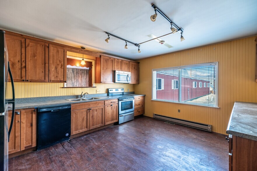 More Photos Of 121 Byers Ave, Hot Sulphur Springs Storefront Retail Residential For Sale