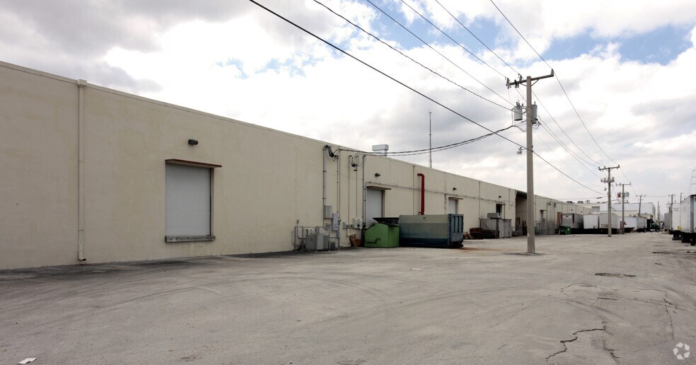 More Photos Of 1205-1421 Hill Ave, Mangonia Park Warehouse For Lease