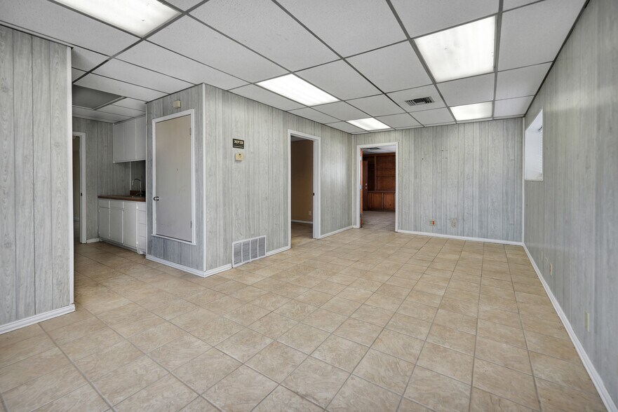 More Photos Of 3603 W 35th St, Odessa Industrial For Sale