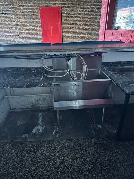 More Photos Of 230 Fox St, Lemoore Restaurant For Sale