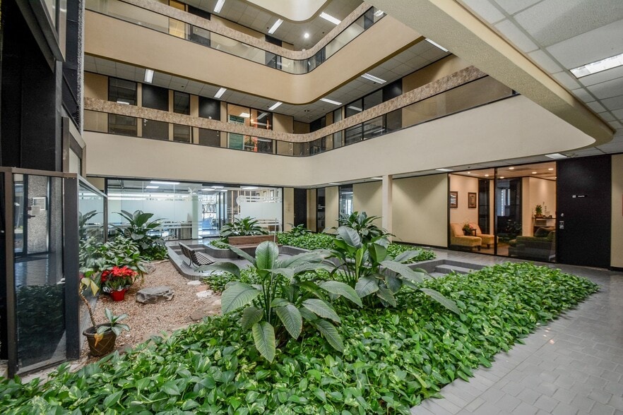 More Photos Of 6100 Corporate Dr, Houston Office For Sale
