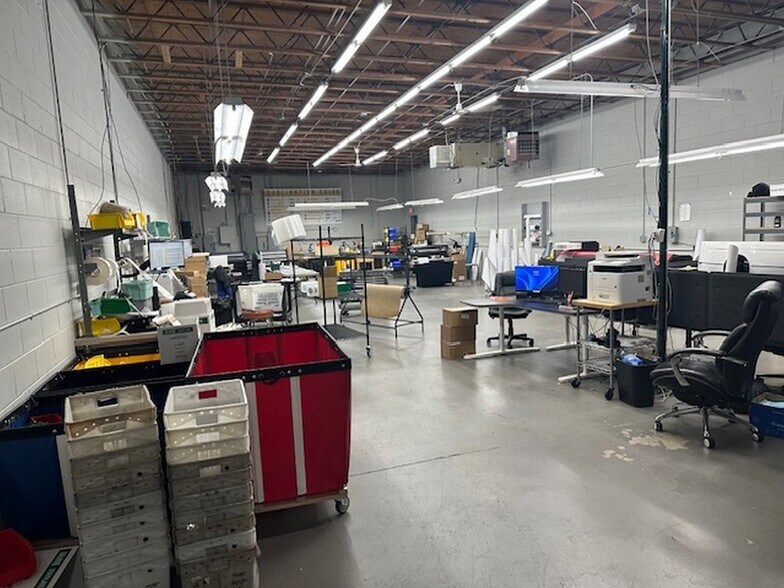 More Photos Of 455-457 S Dartmoor Dr, Crystal Lk, Crystal Lake Warehouse For Sale