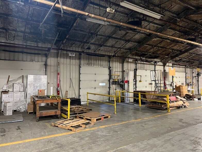 More Photos Of 1600 Wabash Ave, Fort Wayne Distribution For Lease