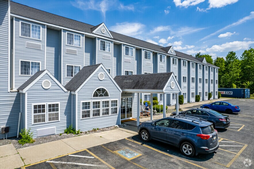 More Photos Of 2049 Leesburg Grove City Rd, Mercer Hotel For Sale