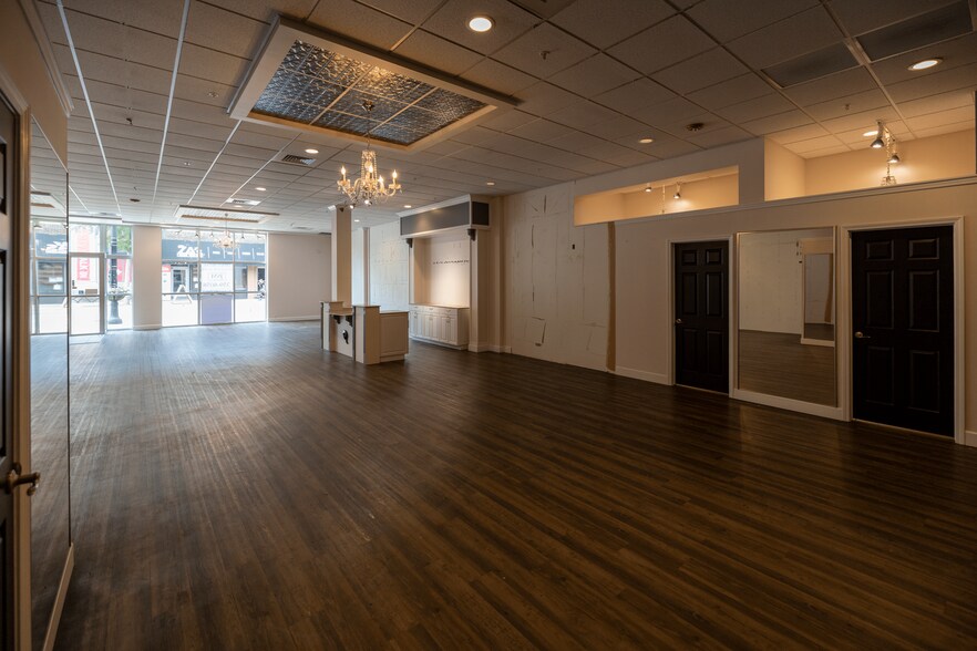 More Photos Of 627 S Wright St, Champaign General Retail For Lease