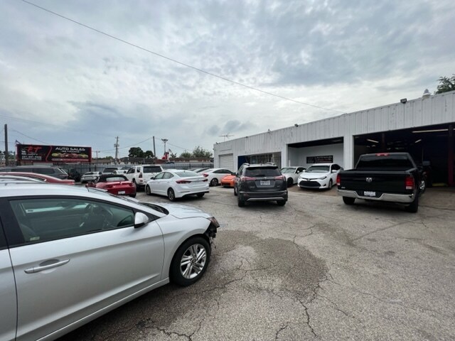 More Photos Of 1705 Campbell Rd, Houston Auto Repair For Lease