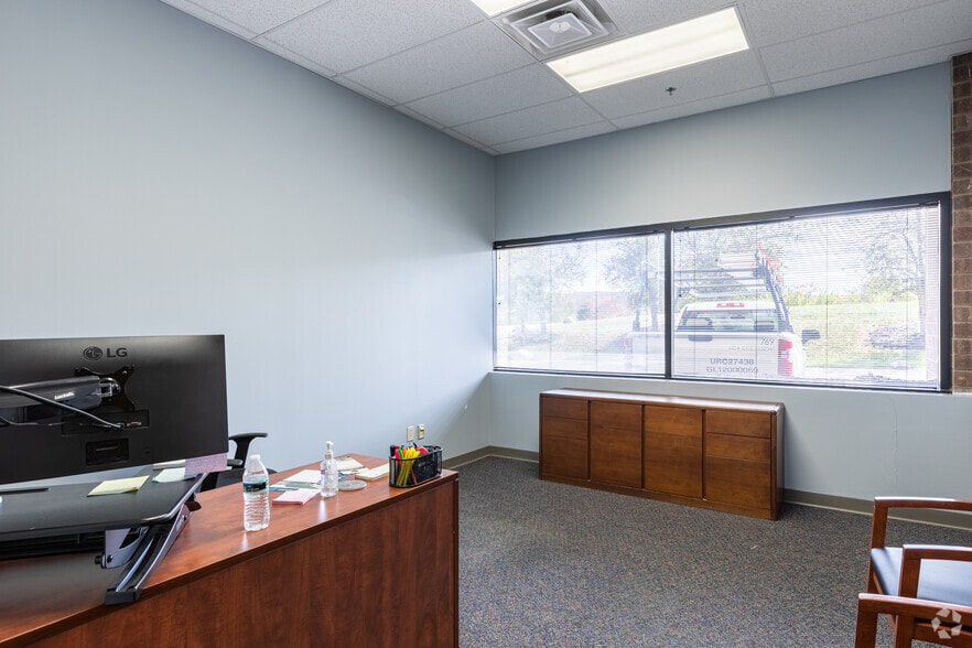 More Photos Of 754 Cincinnati Batavia Pike, Cincinnati Flex For Sale