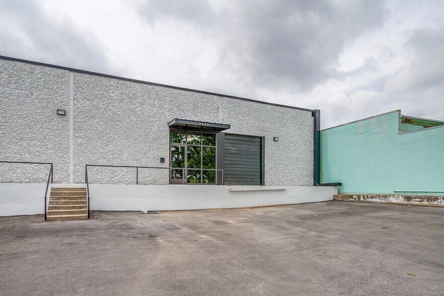 More Photos Of 3001-3003 Shamrock St, Fort Worth Light Distribution For Lease