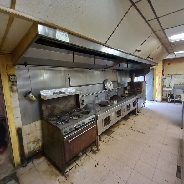 More Photos Of 6001 State St, East Saint Louis Restaurant For Sale