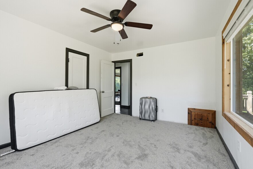 More Photos Of 10907 E 87th St, Raytown Multifamily For Sale