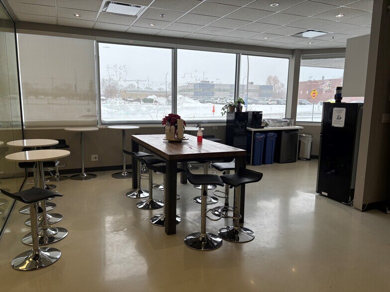 More Photos Of 1995 55E Av, Dorval Office For Lease