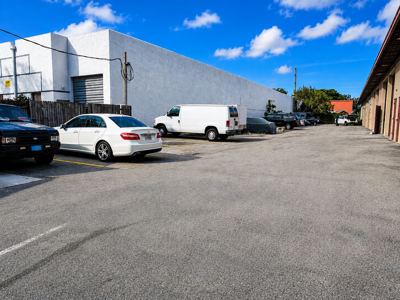 More Photos Of 1901 NW 32nd St, Pompano Beach Warehouse For Lease