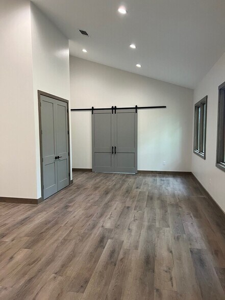 More Photos Of 385 Creek Rd, Dripping Springs Loft Creative Space For Sale