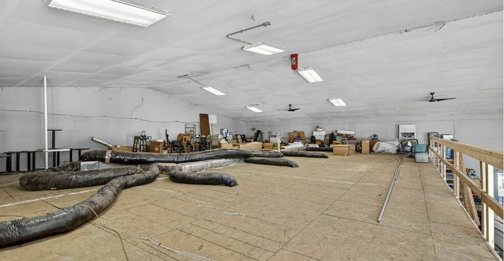 More Photos Of 10564 Redoubt Rd, Manassas Warehouse For Lease