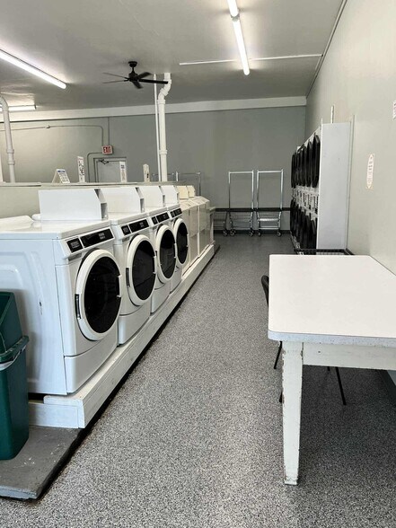 More Photos Of 337 Fond du Lac Ave, Fond Du Lac General Retail For Sale