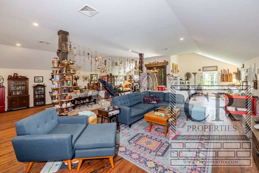 More Photos Of 5768-5774 Albany Post Rd, Rhinebeck Freestanding For Sale