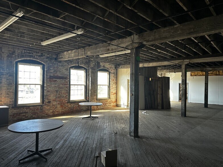 More Photos Of 100 S Clinton St, Dayton Distribution For Sale