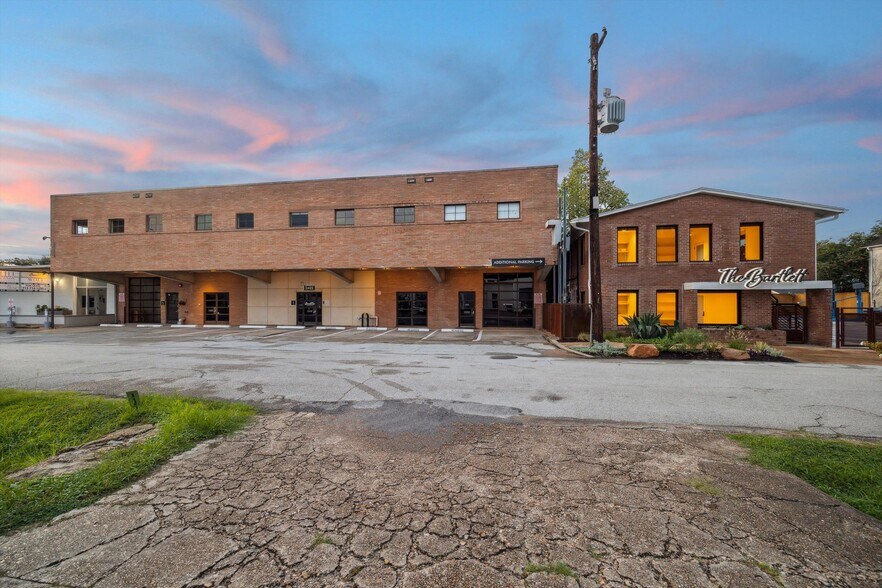 More Photos Of 2422 Bartlett St, Houston Loft Creative Space For Lease