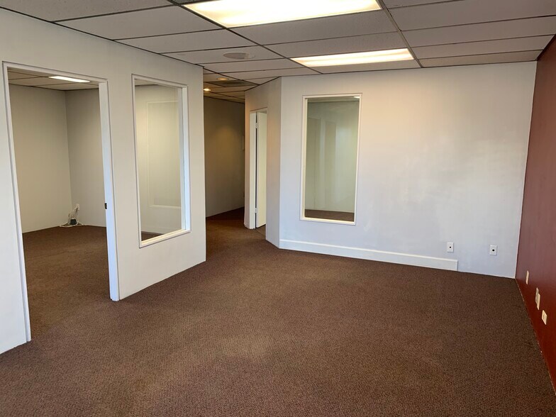 More Photos Of 4550 Kearny Villa Rd, San Diego Office For Sale