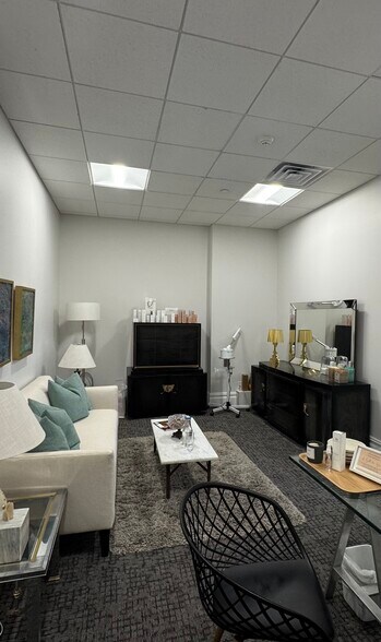 More Photos Of 886 Columbia St, Hudson Medical For Lease