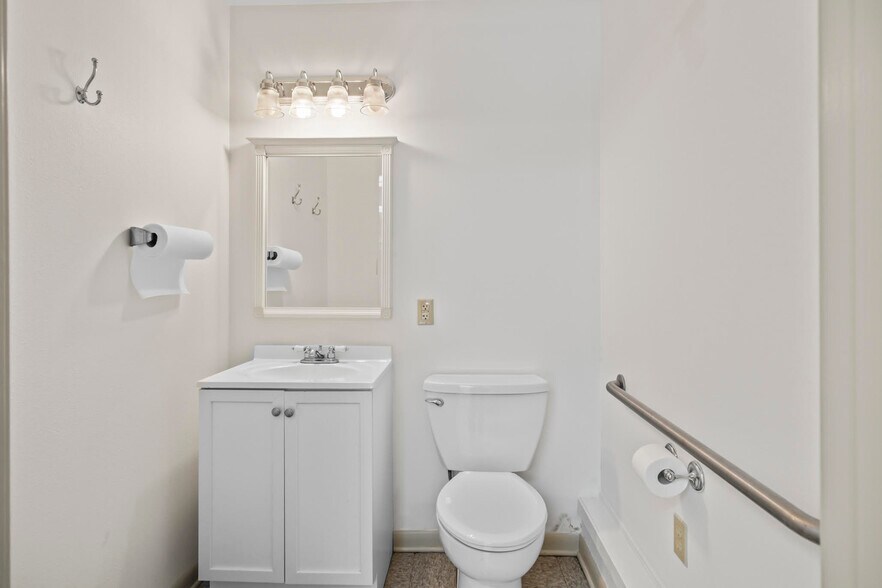 More Photos Of 676 E I 10 Service Rd, Slidell Office For Sale