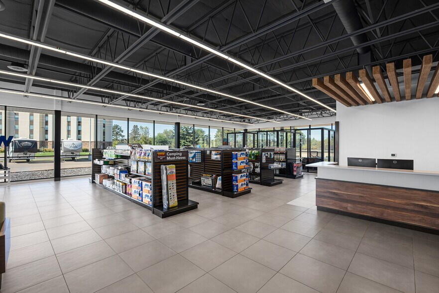More Photos Of 2000 Stout St, Menomonie Auto Dealership For Sale