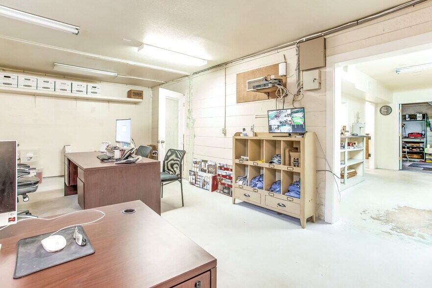 More Photos Of 5421 Stokes St, Milton Office For Sale