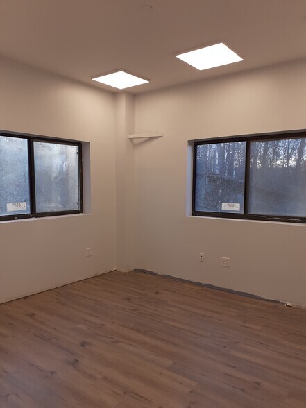 More Photos Of 1 Distribution Dr, Bloomingburg Warehouse For Lease