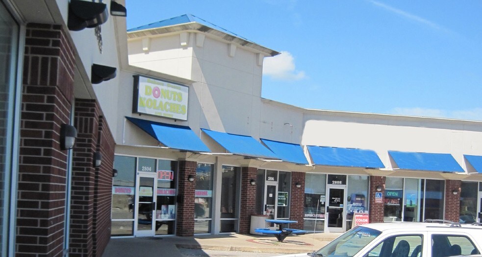 More Photos Of 2802-2822 Kickapoo Ave, Shawnee Storefront For Lease