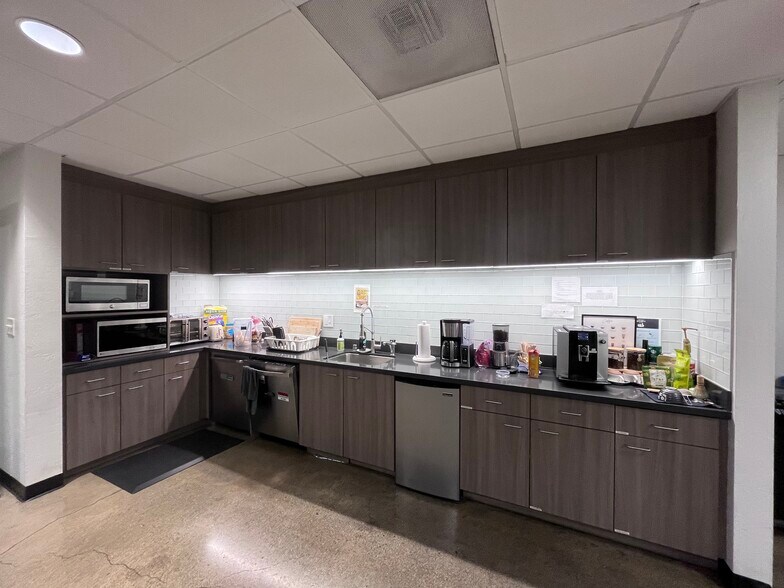 More Photos Of 114 Hazel St, Redwood City Research And Development For Lease