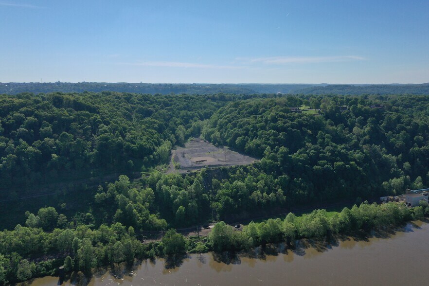 More Photos Of 100 Pennsylvania Ave, Weirton Warehouse For Sale