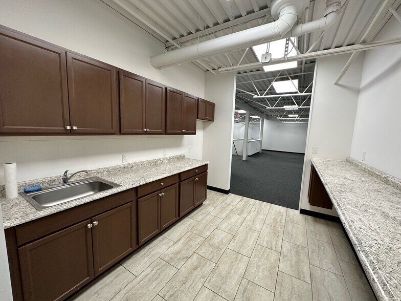 More Photos Of 599-601 Albany Ave, Amityville Warehouse For Lease