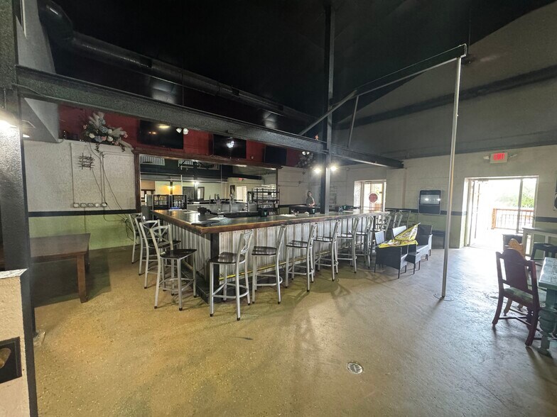 More Photos Of 800 N State St, Bunnell Storefront For Lease