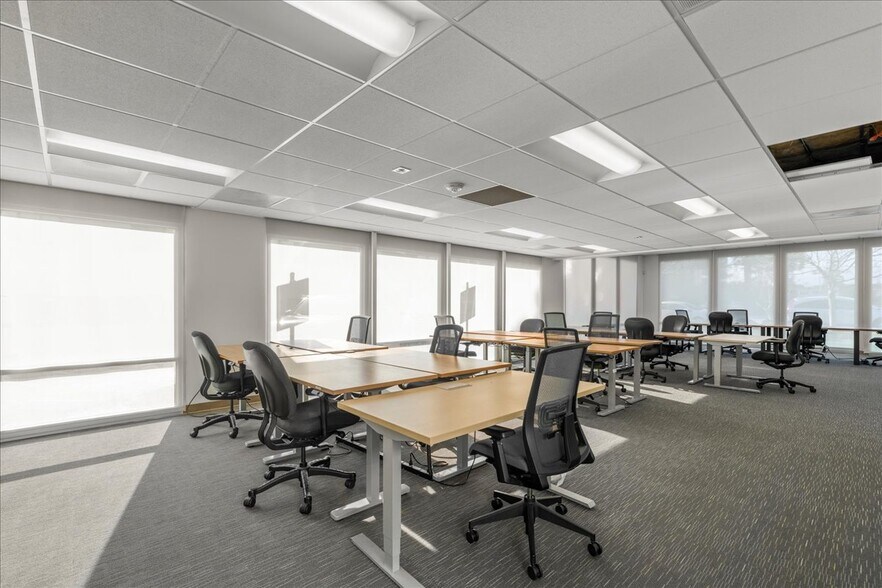 More Photos Of 555 Veterans Blvd, Redwood City Office For Lease