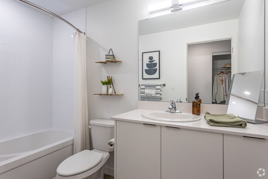 More Photos Of 11130 86 Av NW, Edmonton Apartments For Lease