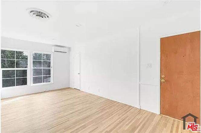 More Photos Of 5846-5852 1/2 Woodman Ave, Van Nuys Apartments For Sale